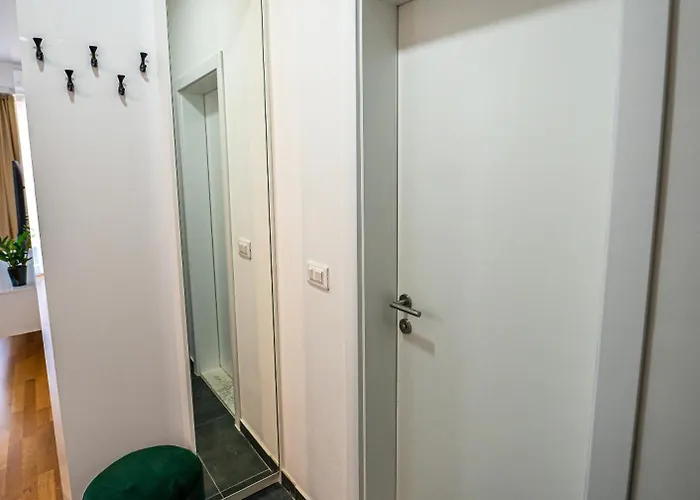 Dreamscape Lux Apartment